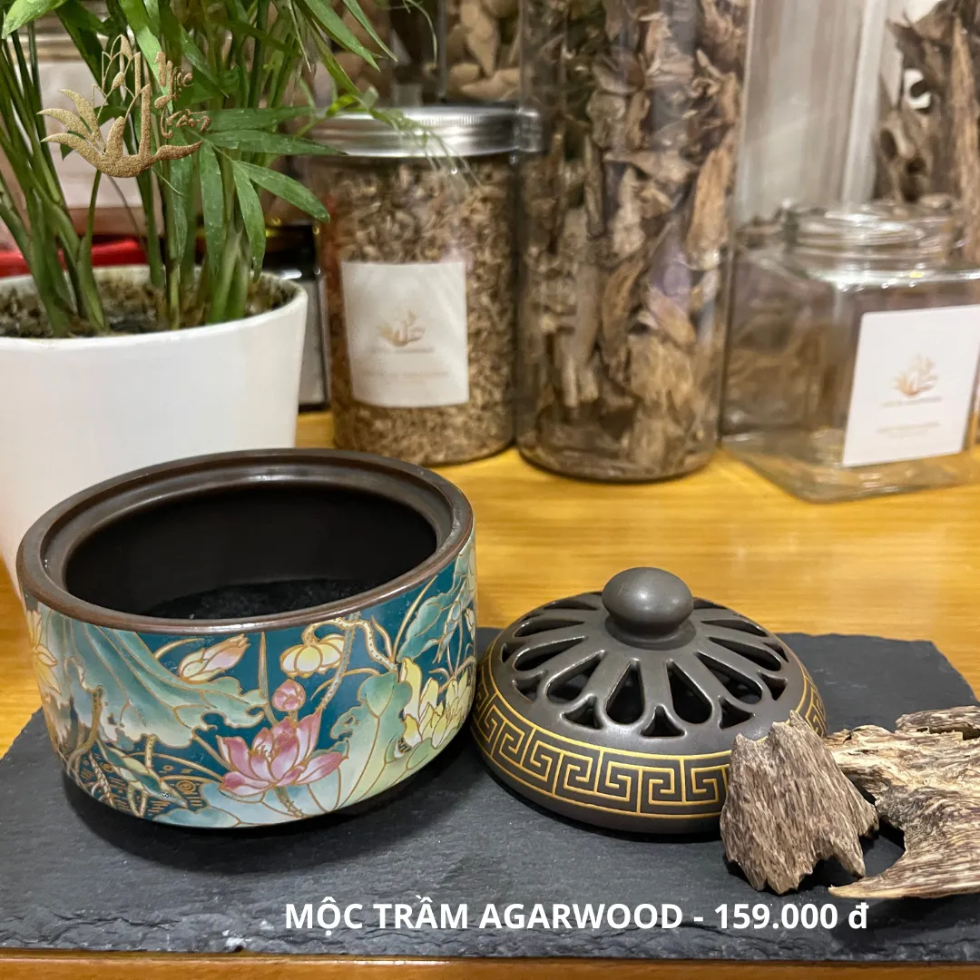 LOTUS CERAMIC AGARWOOD INCENSE BURNER – PREMIUM HANDCRAFTED OUD BURNER WITH HEAT-RESISTANT PAD